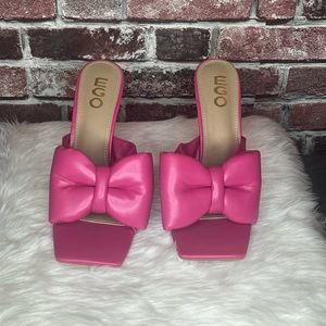 Peep toe mules